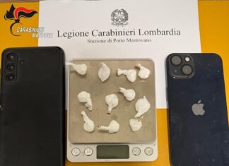 Spacciava andando in giro in monopattino tra città e hinterland: in manette un 23enne