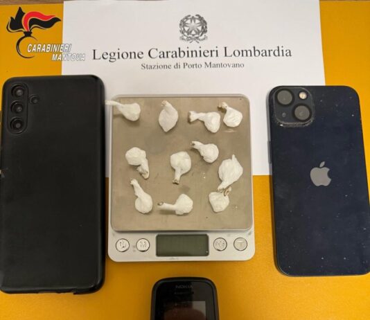 Spacciava andando in giro in monopattino tra città e hinterland: in manette un 23enne