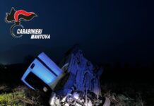 Esce di strada con il furgone, in ospedale un 30enne