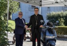 Due scooter elettrici TVS iQube al Governatorato di Stato della Città del Vaticano