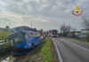 Autobus con 28 studenti a bordo finisce nel fosso tra Gazzo e Susano: due feriti