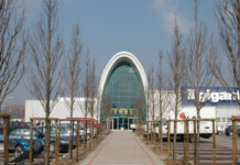 Rubano cosmetici nel centro commerciale: due ragazze minorenni denunciate dai carabinieri