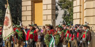 Domani omaggio ad Andreas Hofer con gli Schützen Gli schutzen l'anno scorso a Mantova