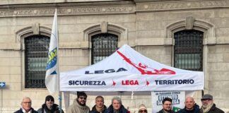 Grande partecipazione ai gazebo della Lega sparsi per la provincia: “Io sto col poliziotto”