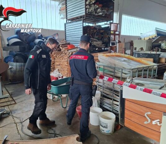 Carabinieri Forestali sequestrano una discarica abusiva all’interno di un capannone