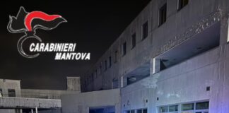 Incendio in un capannone di via Mambrini