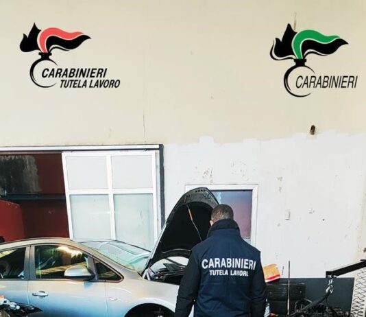 Due lavoratori in nero e sicurezza assente: 28mila euro di sanzioni a un’azienda di auto