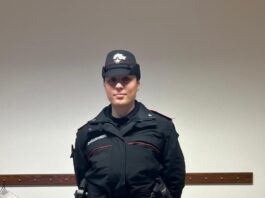 “Papà sta picchiando la mamma con dei tubi”. Bimbo di 9 anni chiama i carabinieri e fa arrestare il padre