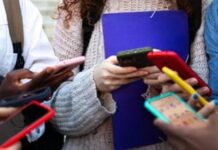 Allarme tra i giovanissimi: 6 su 10 contattati online da sconosciuti