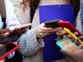 Allarme tra i giovanissimi: 6 su 10 contattati online da sconosciuti