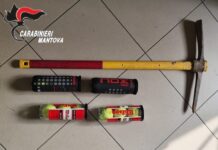 Armati di piccone fanno un furto al centro sportivo: denunciati 8 ragazzini di Quistello