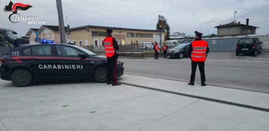 Rumori in hotel, arrivano i Carabinieri: uno dei tre amici era ricercato