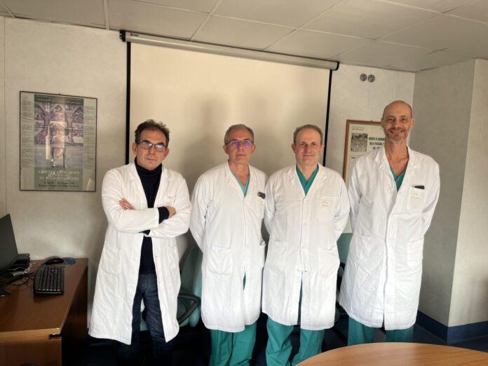 Equipe robot chirurgico_3922180