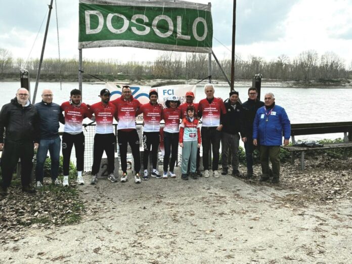 Foto di gruppo dei campioni provinciali 2026 di mtb con gli organizzatori ...derali_3910449