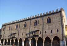 Borseggiata a Palazzo Ducale: i carabinieri denunciano quattro 15enni