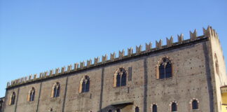 Borseggiata a Palazzo Ducale: i carabinieri denunciano quattro 15enni