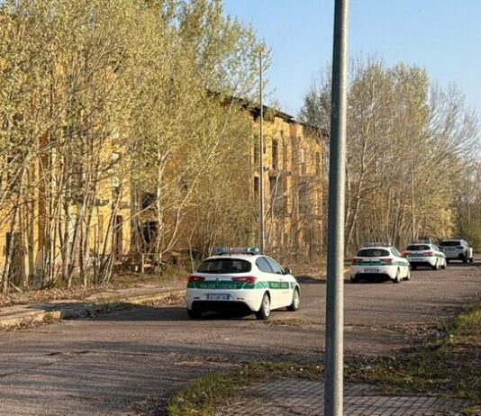 Drone e 20 agenti per il blitz alla Virgiliana della Locale: droga e tre persone scoperte nelle villette