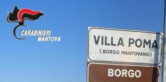 Ruba il bancomat a un cliente e fa tre prelievi: benzinaio denunciato