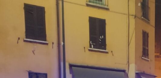 Va sotto casa della ex nonostante il divieto di avvicinarla: 38enne arrestato dalla Polizia locale