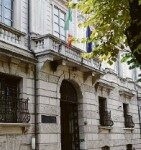 Donna aggredita e violentata in casa, in due sul banco degli imputati