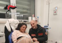 Incinta ma si mette alla guida e si sente male. I carabinieri la scortano al Poma dove partorisce Selin