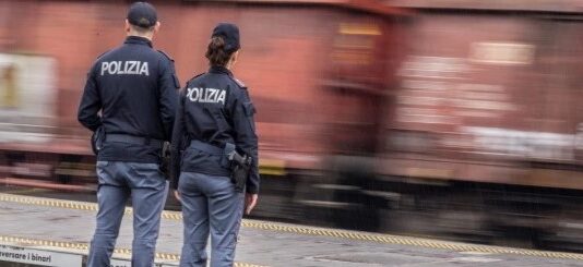 Lite a sassate in stazione a Poggio Rusco: 22enne arrestato per tentato omicidio