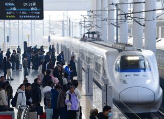 Cina, per la Festa Qingming previsti 90 mln di viaggi in treno
