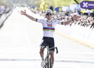 Pogacar vince il Giro delle Fiandre, Van der Poel ed Evenepoel sul podio