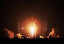 Cina, il razzo Long March-8 invia nello spazio nuovi satelliti Internet