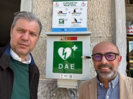 Sette nuovi totem stradali dotati di defibrillatore collocati in punti ad alta frequentazione