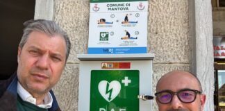 Sette nuovi totem stradali dotati di defibrillatore collocati in punti ad alta frequentazione