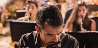 Folla commossa per l’ultimo saluto al prof di musica