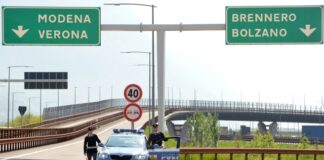Rapinati in autostrada con il trucco della ruota bucata