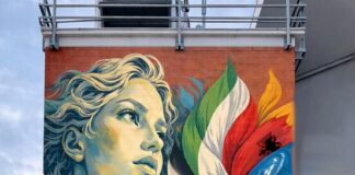 Il palazzetto di Viadana diventa una “tela urbana” con il murales dei giovani