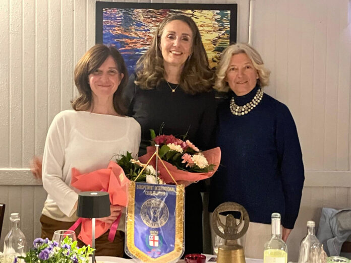 Paola Mari al centro con Benedetta Bottura e Arianna Sartori_3942909