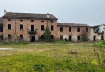 Controlli al casolare abbandonato: sei denunciati, due per droga