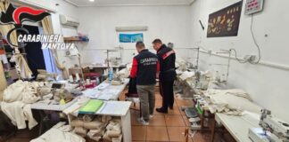 Irregolarità in un laboratorio tessile: denunciata titolare