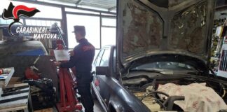 Mandava avanti un’officina del tutto abusiva: denunciato un meccanico di 64 anni