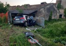 Scontro all’incrocio maledetto: muore una 67enne a Moglia