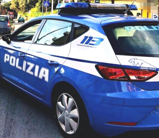 Arrestato dopo la fuga con uno scooter rubato e la droga in tasca