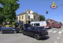 Ostiglia. Scontro violento all’incrocio: paura per due bambini di tre anni