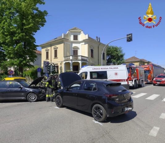 Ostiglia. Scontro violento all’incrocio: paura per due bambini di tre anni