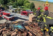 Fiamme all’alba a Felonica: illesi nonna e due nipoti, ma la casa è inagibile