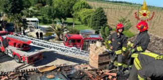 Fiamme all’alba a Felonica: illesi nonna e due nipoti, ma la casa è inagibile