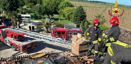 Fiamme all’alba a Felonica: illesi nonna e due nipoti, ma la casa è inagibile
