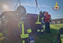 Minivan finisce in un canale nel Veneziano, tre morti