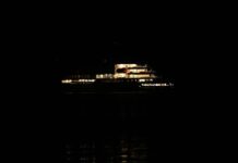 Hantavirus, nave da crociera Mv Hondius entra in porto a Tenerife