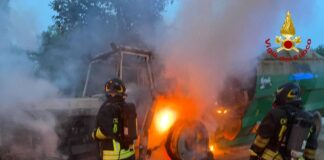 San Benedetto Po, mezzo agricolo avvolto dalle fiamme in strada Schiappa: l’intervento dei Vigili del Fuoco evita il peggio