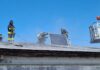 Roverbella, fiamme sul tetto di un allevamento: bruciano i pannelli fotovoltaici a Canedole