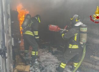 Rogo all’hu Alto Mincio Village: fiamme nei container adibiti a deposito